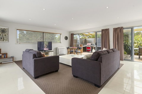 170 Hazards View Drive - Unit 2 - Accommodation Main Beach 3