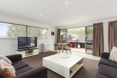 170 Hazards View Drive - Unit 2 - Accommodation Main Beach 6
