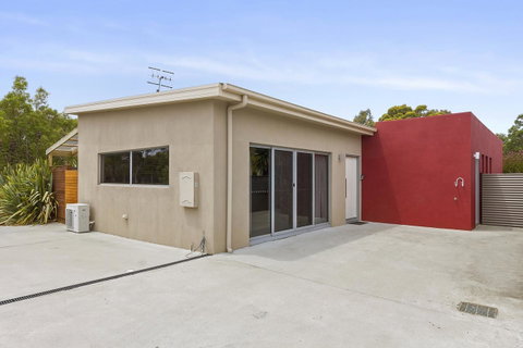 170 Hazards View Drive - Unit 2 - Accommodation Main Beach 0
