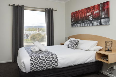 Elphin Serviced Apartments - Accommodation Main Beach 34