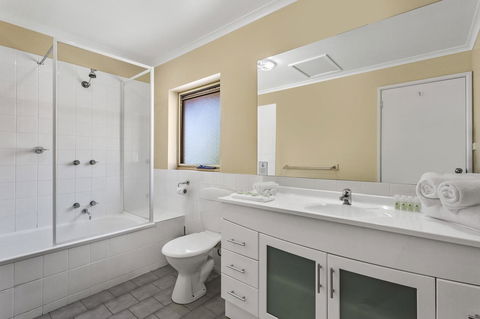 Elphin Serviced Apartments - Accommodation Main Beach 38