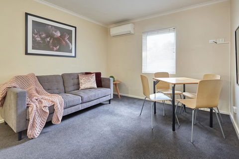 Elphin Serviced Apartments - Accommodation Main Beach 7