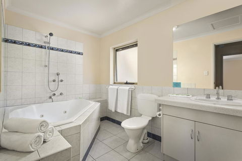 Elphin Serviced Apartments - Accommodation Main Beach 37