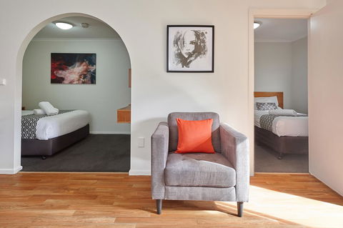 Elphin Serviced Apartments - Accommodation Main Beach 5