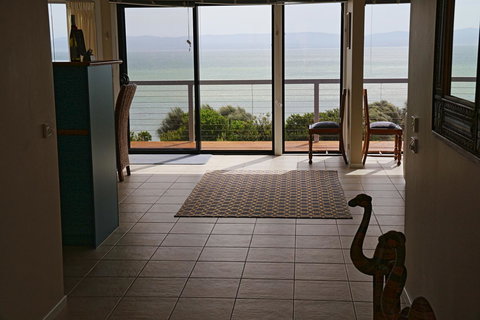 Banksy's By The Bay - Accommodation Main Beach 3