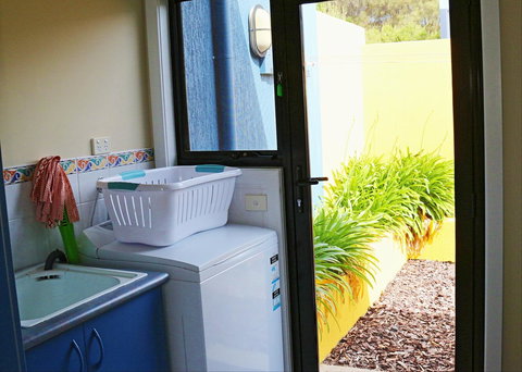 Banksy's By The Bay - Accommodation Main Beach 14