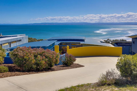 Banksy's By The Bay - Accommodation Main Beach 0