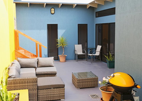 Banksy's By The Bay - Accommodation Main Beach 1