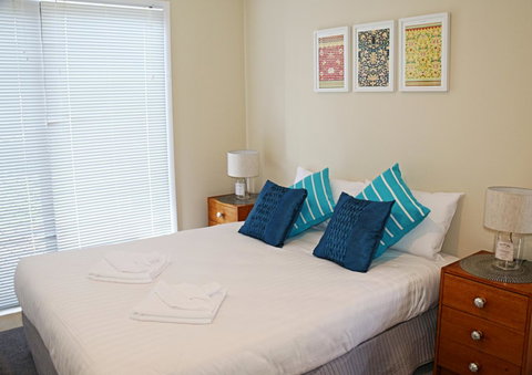 Banksy's By The Bay - Accommodation Main Beach 11