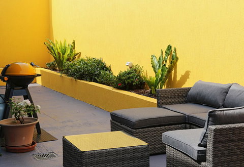 Banksy's By The Bay - Accommodation Main Beach 2