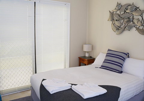 Banksy's By The Bay - Accommodation Main Beach 10