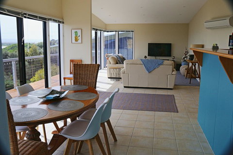 Banksy's By The Bay - Accommodation Main Beach 6