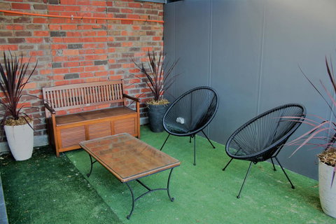 Apartment 5ive - Accommodation Main Beach 8