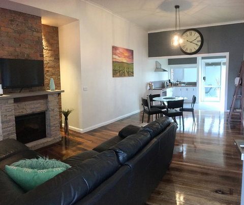 Apartment 5ive - Accommodation Main Beach 0