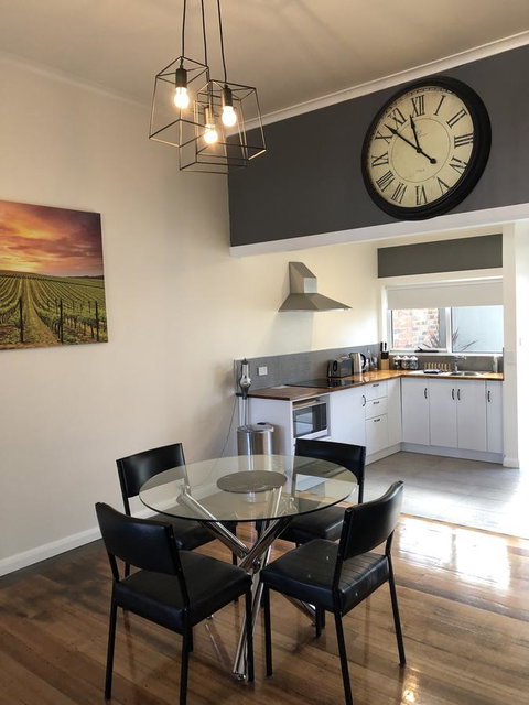 Apartment 5ive - Accommodation Main Beach 1