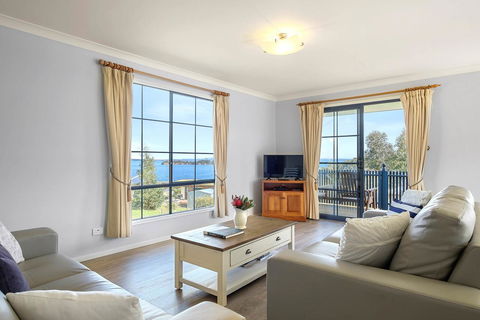 Omaroo Cottage Bruny Island - Accommodation Main Beach 1