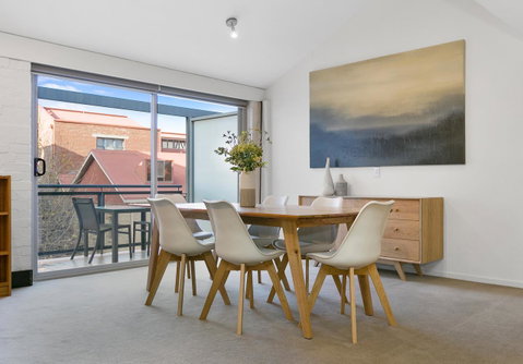Sullivans Cove Apartments - Accommodation Main Beach 0
