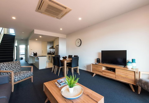 Sullivans Cove Apartments - Accommodation Main Beach 33