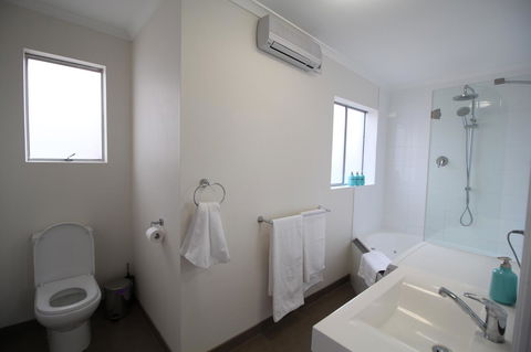 Trinity Hill Apartments - Accommodation Main Beach 1