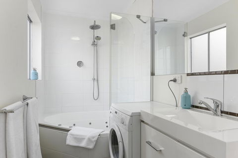 Trinity Hill Apartments - Accommodation Main Beach 2