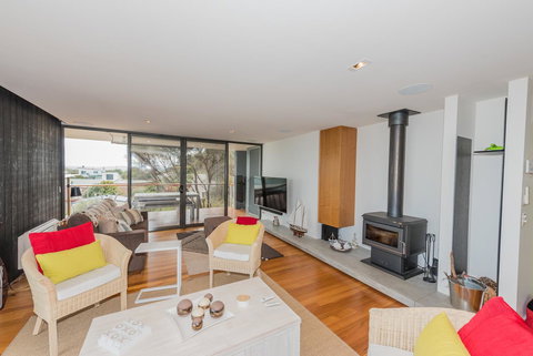 Cocktails With A View - Accommodation Main Beach 1