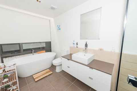 Cocktails With A View - Accommodation Main Beach 13