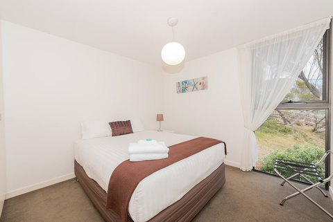 Cocktails With A View - Accommodation Main Beach 9