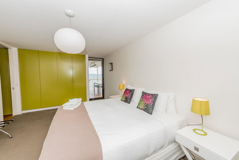 Cocktails With A View - Accommodation Main Beach 7