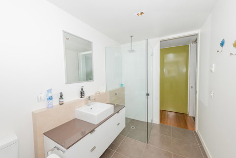 Cocktails With A View - Accommodation Main Beach 12