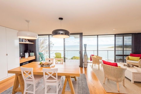 Cocktails With A View - Accommodation Main Beach 4