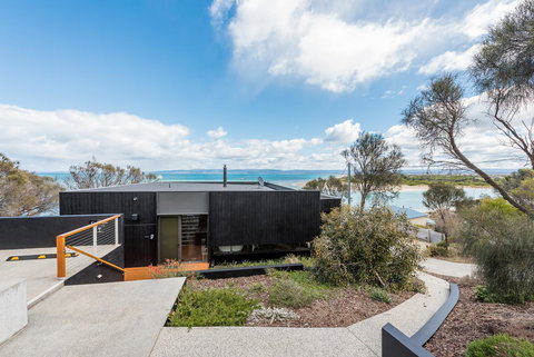 Cocktails With A View - Accommodation Main Beach 0