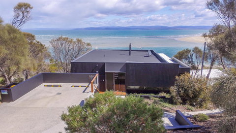 Cocktails With A View - Accommodation Main Beach 17