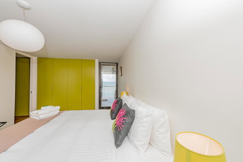 Cocktails With A View - Accommodation Main Beach 6