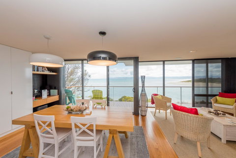 Cocktails With A View - Accommodation Main Beach 3