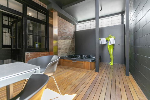 Insomnia On Elizabeth - Accommodation Main Beach 4