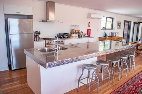 Tamar House - Accommodation Main Beach 12