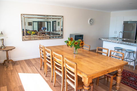 Tamar House - Accommodation Main Beach 14