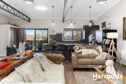 The WeareHouse In Deloraine - Accommodation Main Beach 2