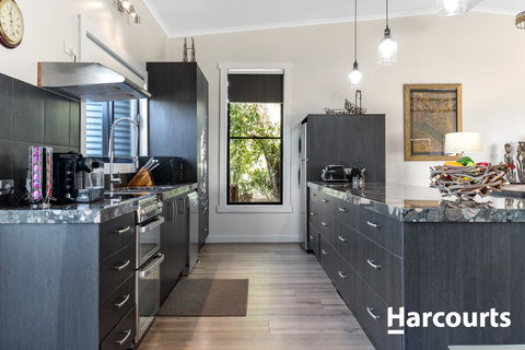 The WeareHouse In Deloraine - Accommodation Main Beach 6