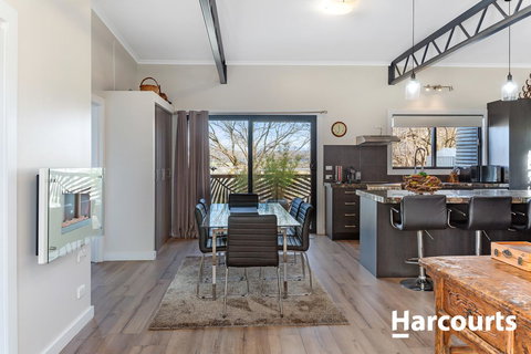 The WeareHouse In Deloraine - Accommodation Main Beach 22
