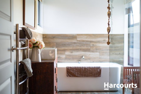 The WeareHouse In Deloraine - Accommodation Main Beach 7