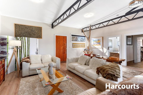 The WeareHouse In Deloraine - Accommodation Main Beach 13