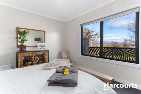 The WeareHouse In Deloraine - Accommodation Main Beach 10