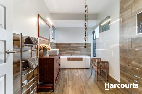 The WeareHouse In Deloraine - Accommodation Main Beach 14