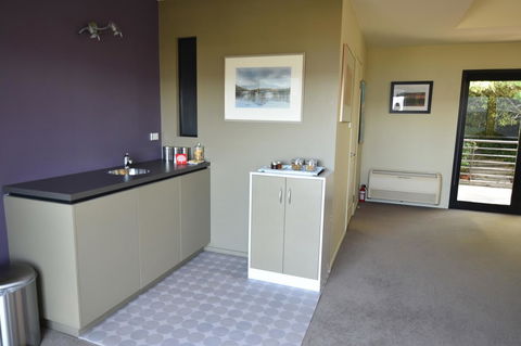 Studioat10 - Accommodation Main Beach 26