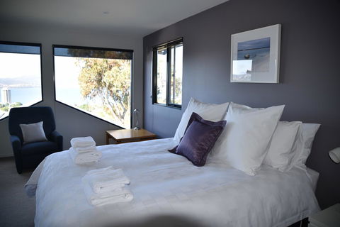 Studioat10 - Accommodation Main Beach 6