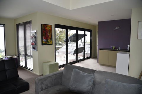 Studioat10 - Accommodation Main Beach 18