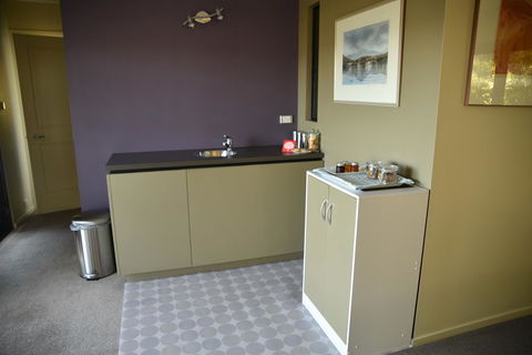 Studioat10 - Accommodation Main Beach 19