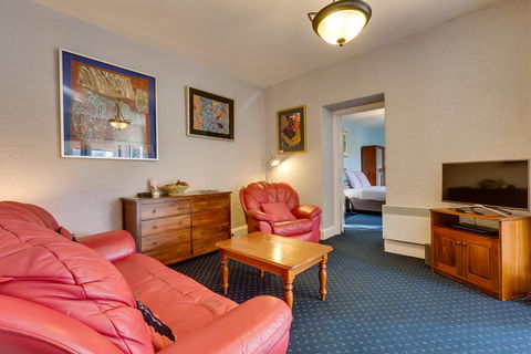 Maison Del Mar - Accommodation Main Beach 13