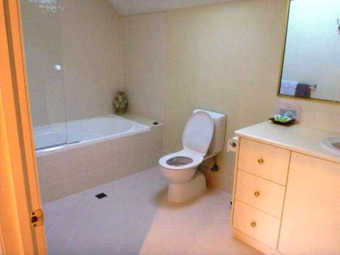 Aldermere Estate Luxury Apartments - Accommodation Main Beach 5